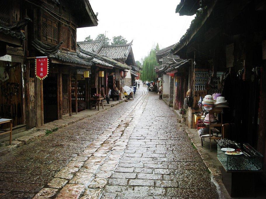 两个人发生口角，一人误伤，另一方的赔偿和法律责任问题